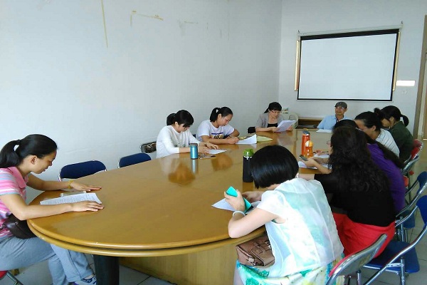 思政教研部党支部开展“两学一做”学习教育活动--组织交流《知心法官》心得体会