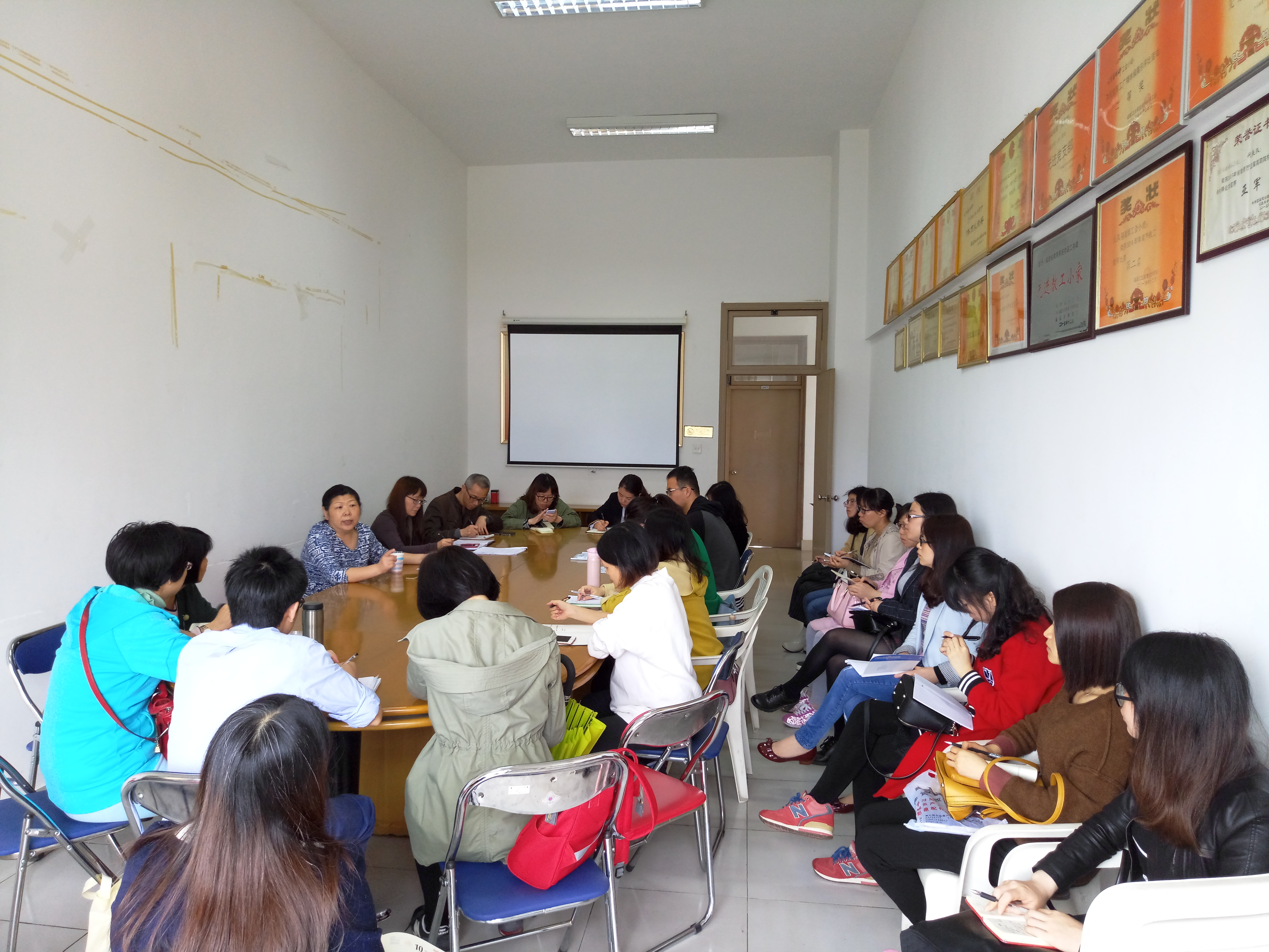 思政部召开“提升思政课教学质量”专题会议