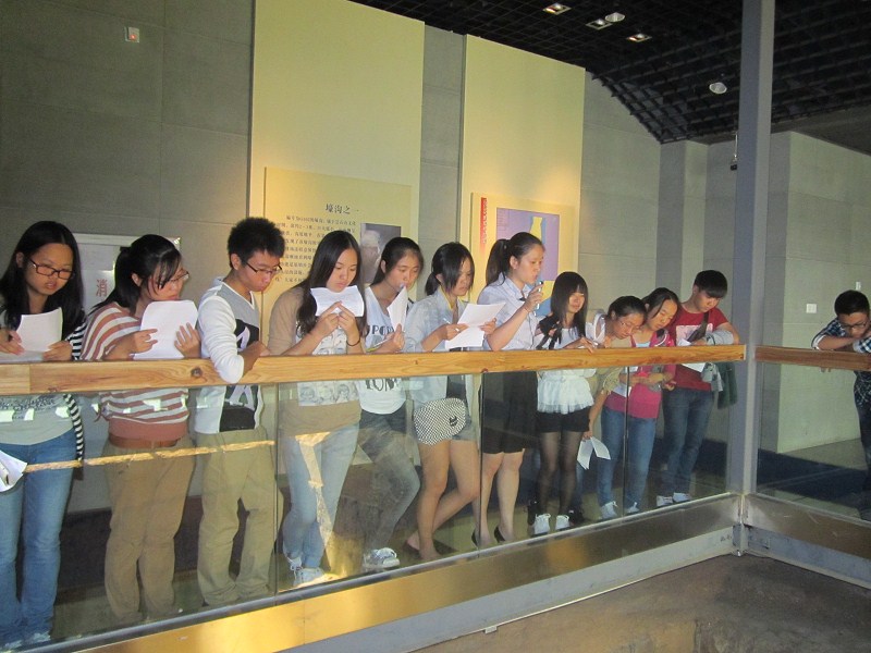 昙石山文化博物馆义务讲解队培训之一：听取专业讲解与分组培训