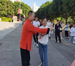 指导校运会开幕式太极拳表演1