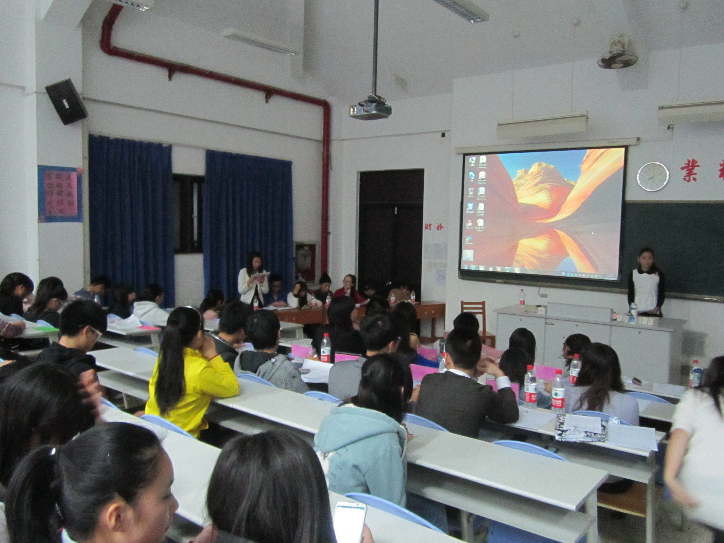 金钱追求与道德追求是否统一——记我院第四届纪念“12.9”运动时事热点辩论初赛